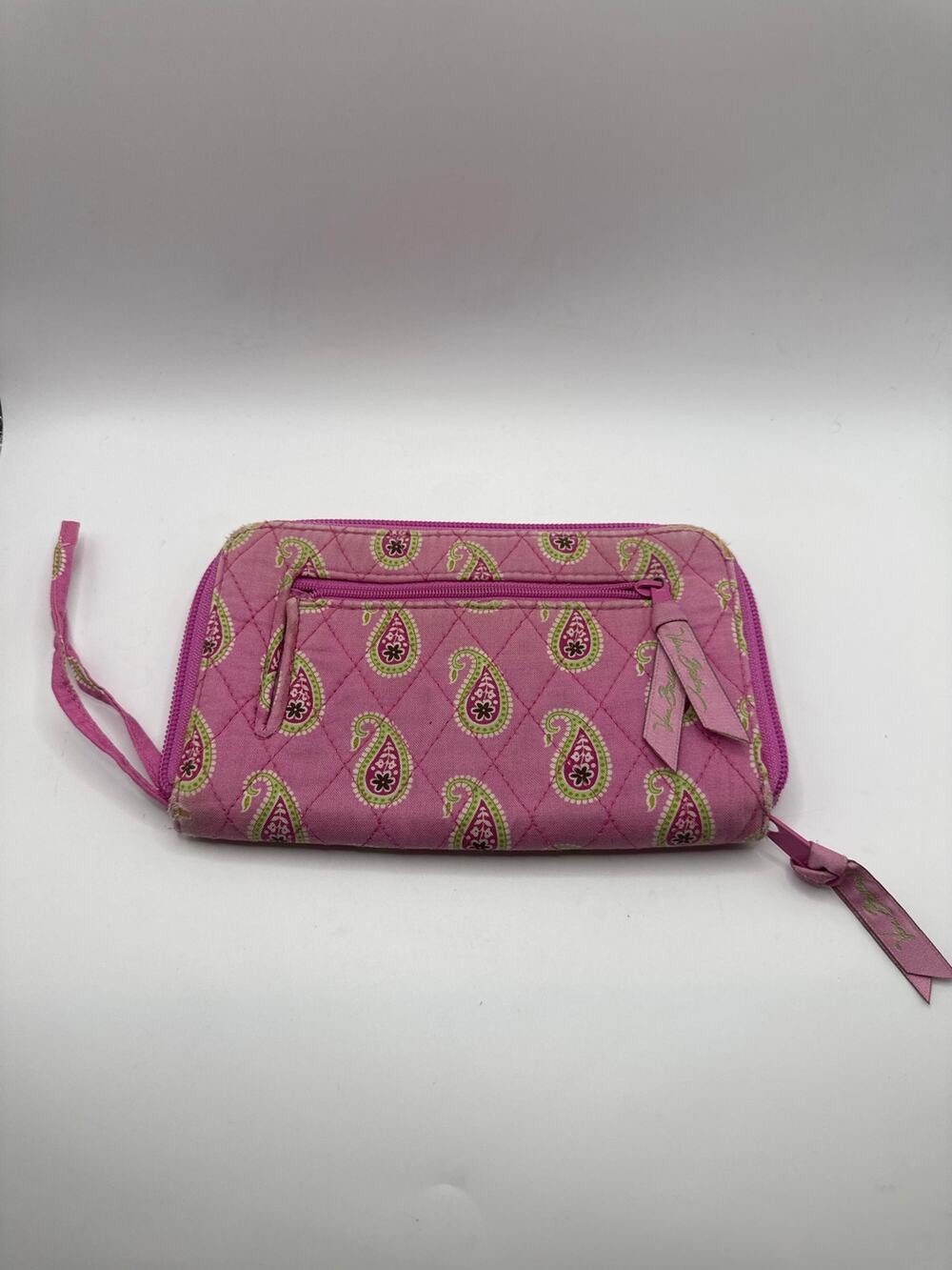 Vera Bradley Retired Pink Paisley Zip Around Wristlet Organizer Wallet Quilted - Picture 1 of 9
